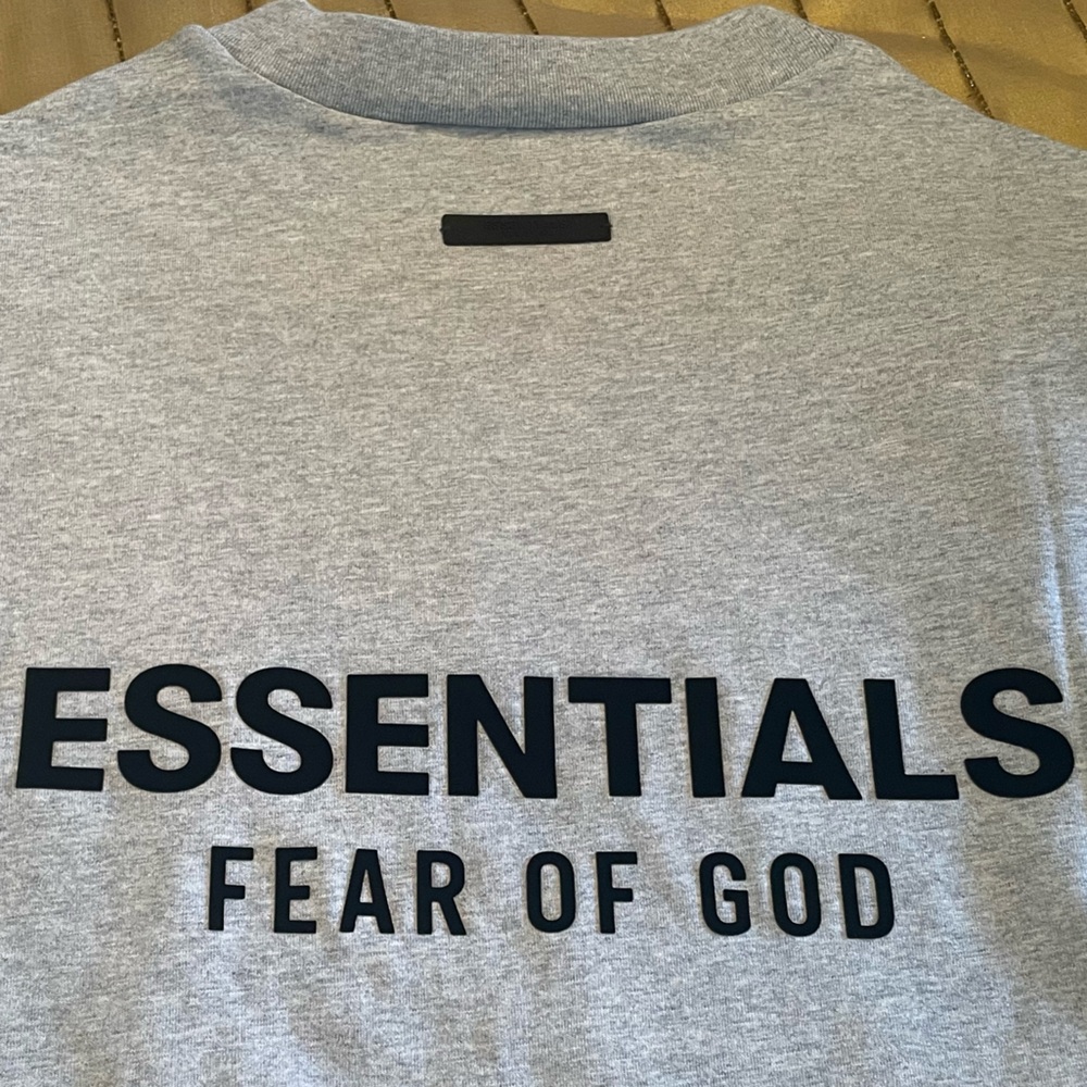 Men’s oversized heathered gray-Essentials tee.  Size small.  New with tags.